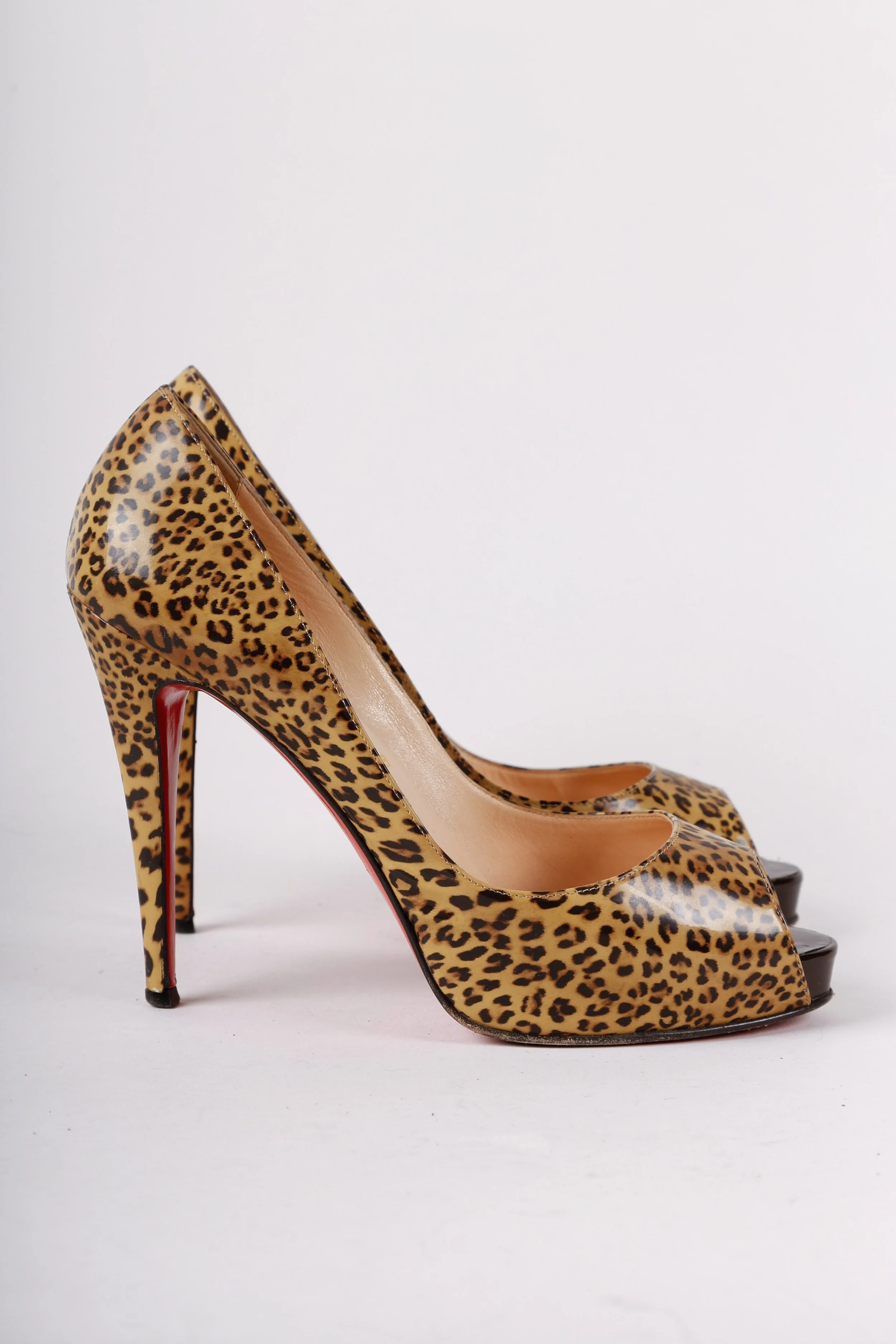 Patent leather 2025 leopard heels